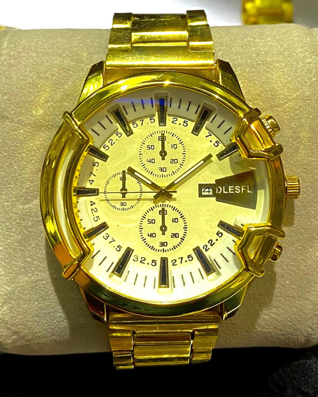 ساعت مچی مدل DIESEL صفحه سفید کد 6358